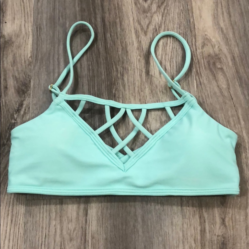 Issa de mar hina top